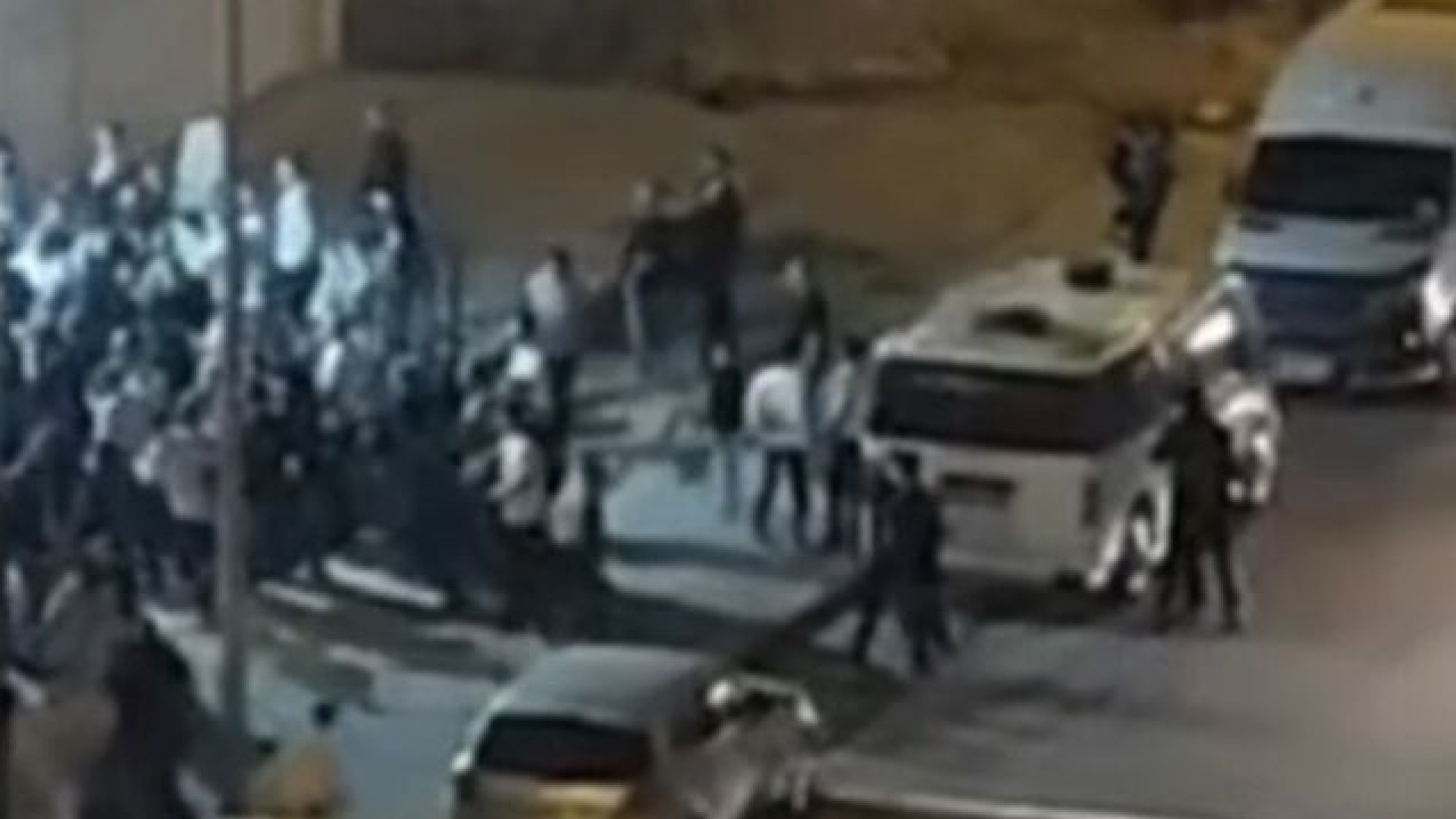 Sancaktepe’de pazar yerinde bıçaklı kavga: Biri çocuk 6 yaralı