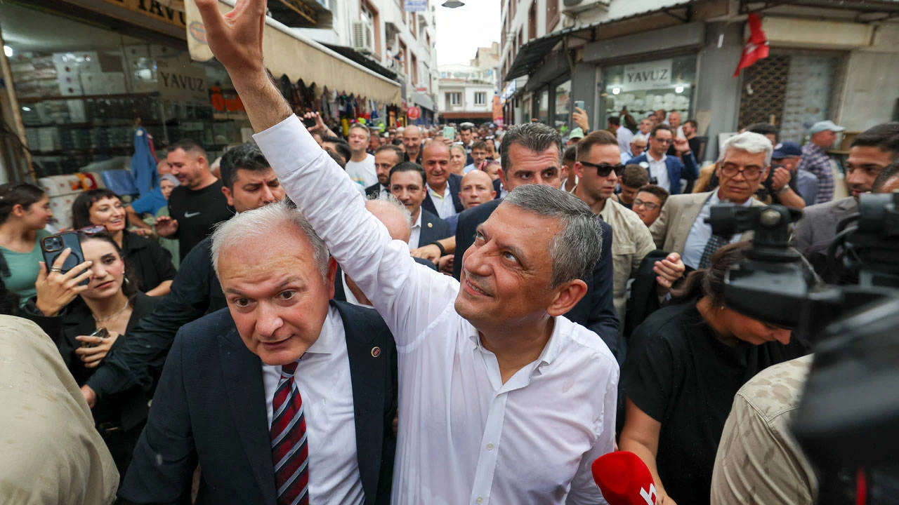 Özgür Özel Kocaeli'de yurttaşlarla buluştu: "Vatandaş dolaylı vergilerle eziliyor!"
