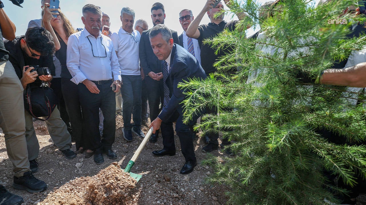 Özgür Özel, “YENİ Parti fidanı”nı dikti