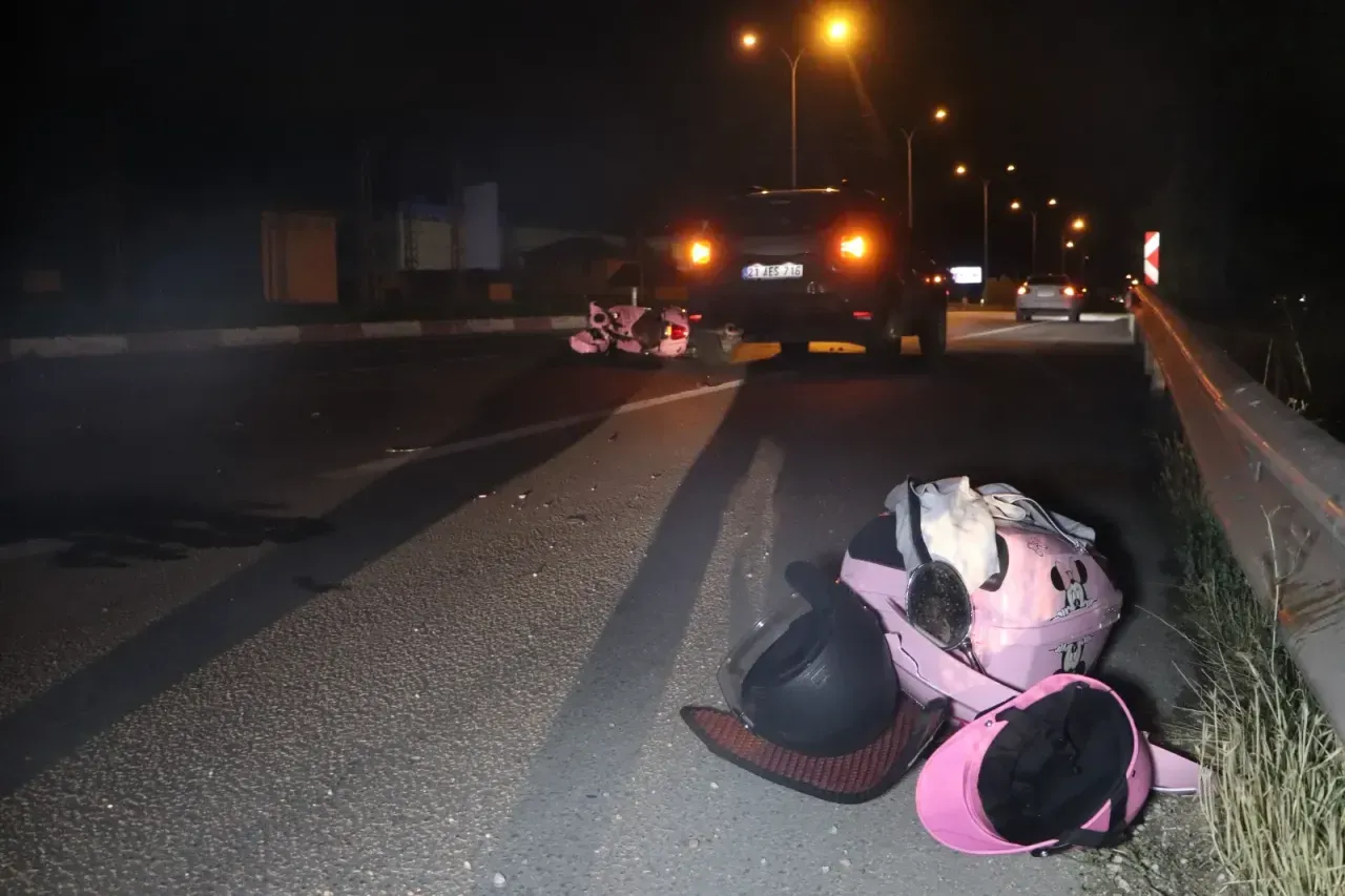 Ciple çarpışan motosiklet yaklaşık 20 metre sürüklendi: 1 yaralı