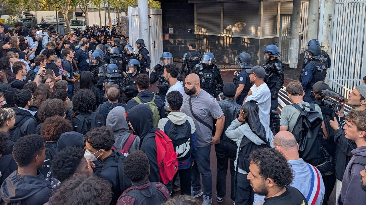 Fransa’da liselilerin eylemlerine polis müdahalesi: 400’den fazla gözaltı