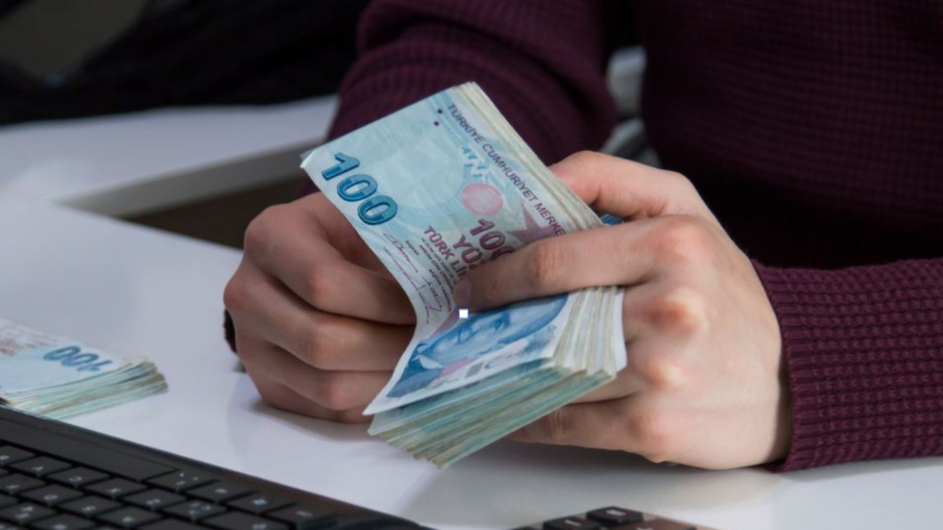 Ücretlerde rekabet baskısı artıyor