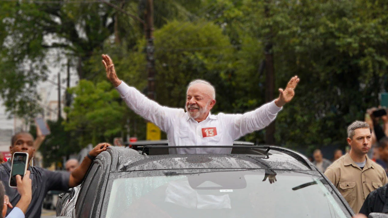 Tekno oligarklara karşı "Lula’nın askerleri" kazandı