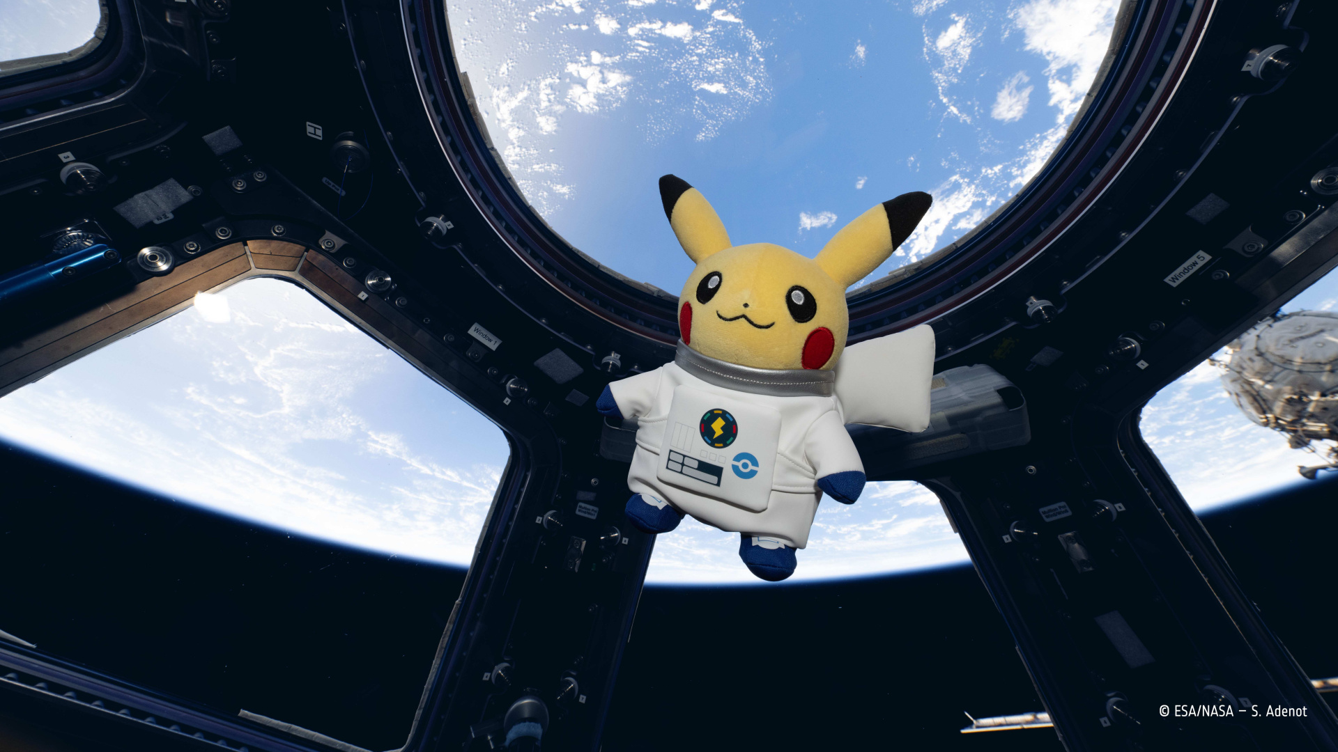 Pikachu Dünya'ya geri döndü