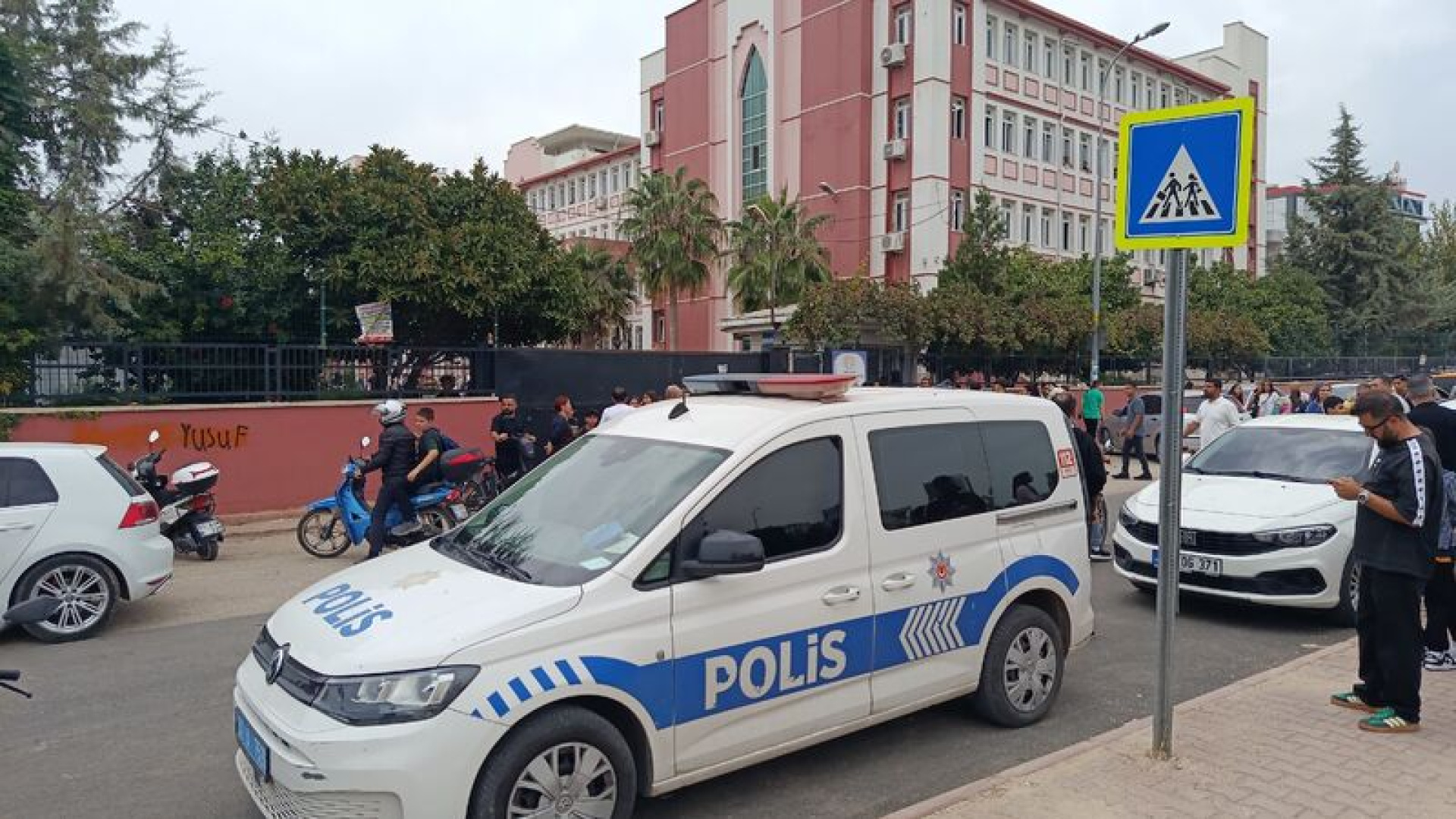 Ortaokulda yaşandı... Kız öğrenci bıçakladı!