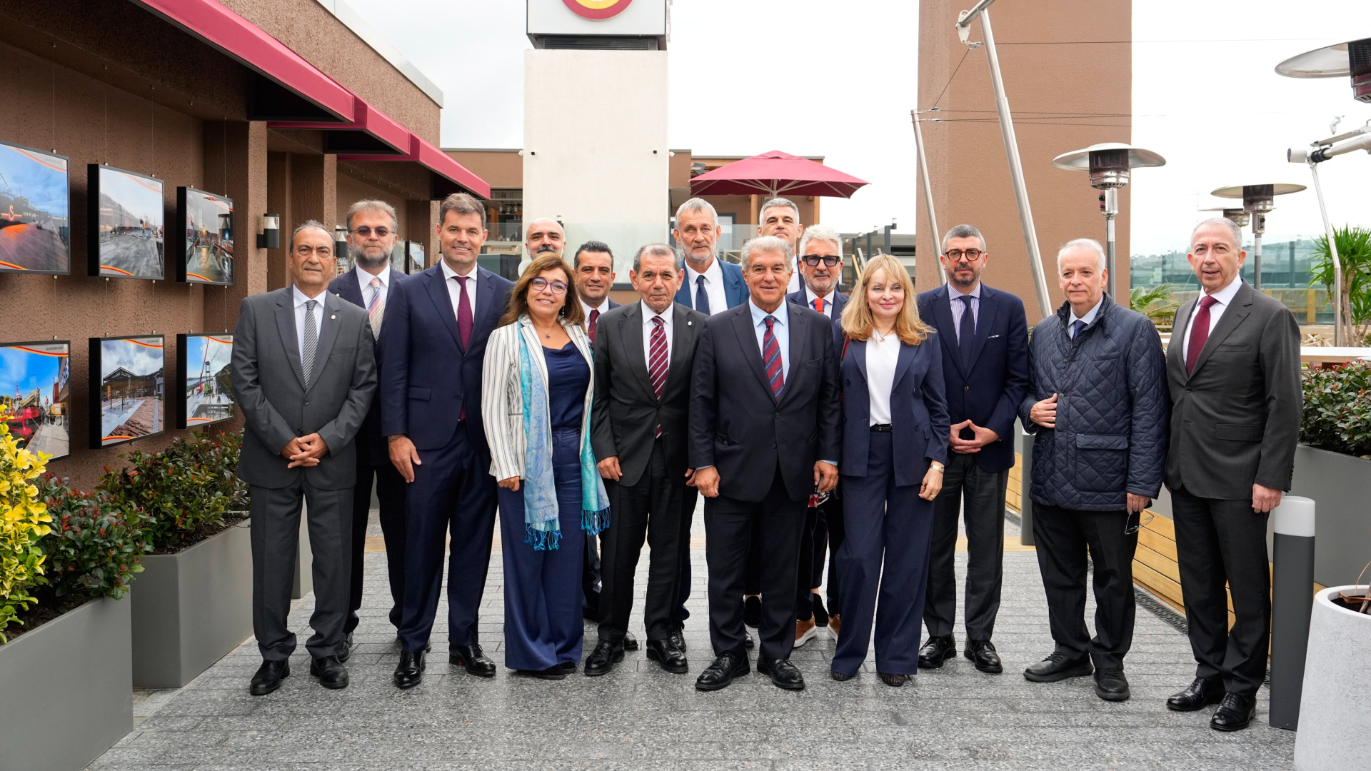 G.Saray'dan Barcelona'ya dostluk yemeği!