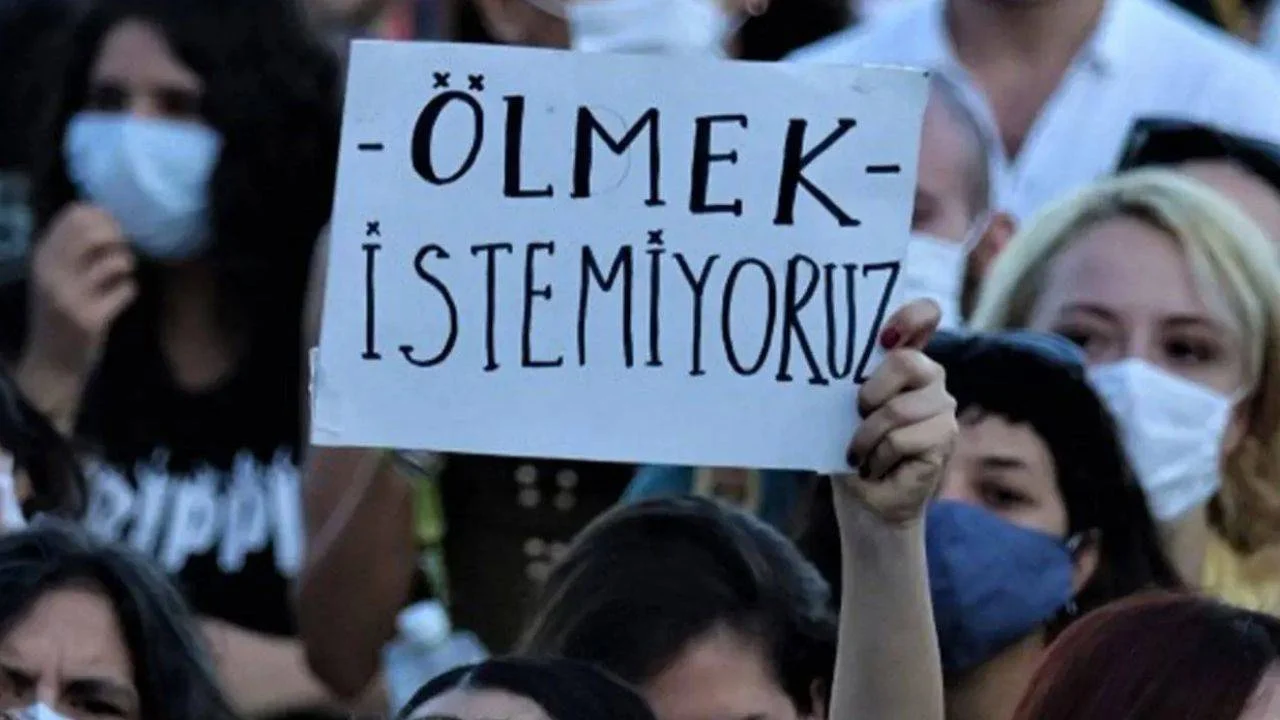 Evli olduğu erkek bıçaklamıştı: 24 gündür tedavi gören kadın hayatını kaybetti