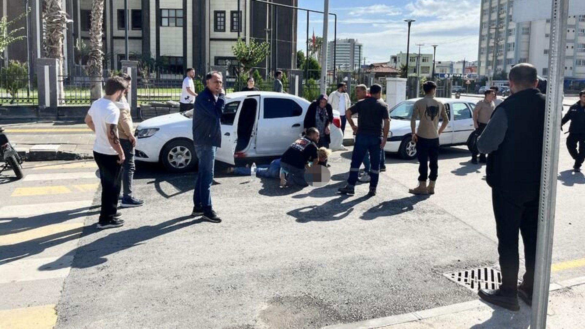 Fenalaştı, aracını durdurdu! Kurtarılamadı!
