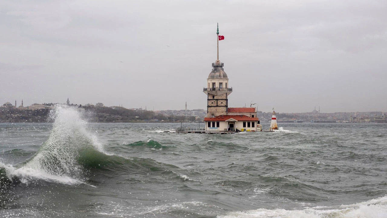 İstanbul Valiliği saat verdi: Kuvvetli yağış ve fırtına uyarısı