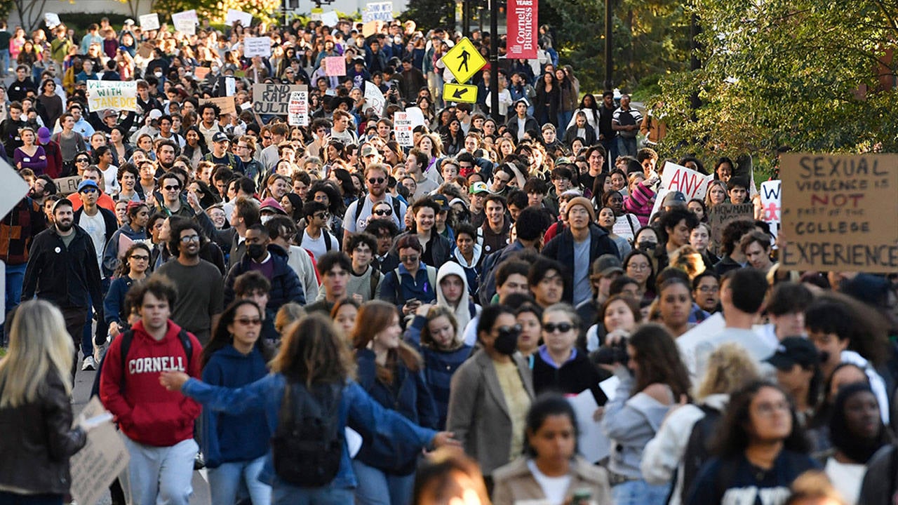 ABD'de kadın öğrenciye toplu cinsel saldırı: Cornell Üniversitesi'nde binlerce öğrenci ayakta