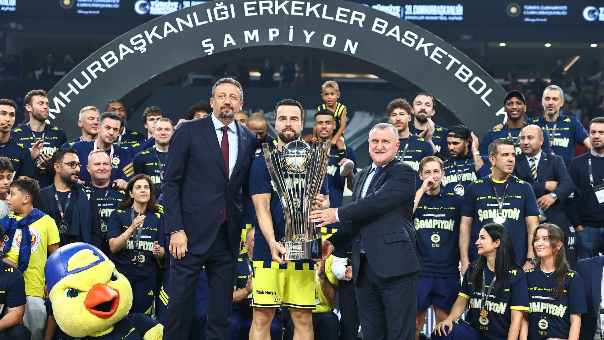 "Önümüzde hedeflediğimiz 3 kupa daha var!"