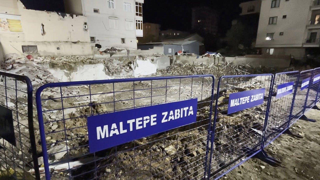 Maltepe’de çöken binanın enkaz kaldırma çalışmaları tamamlandı