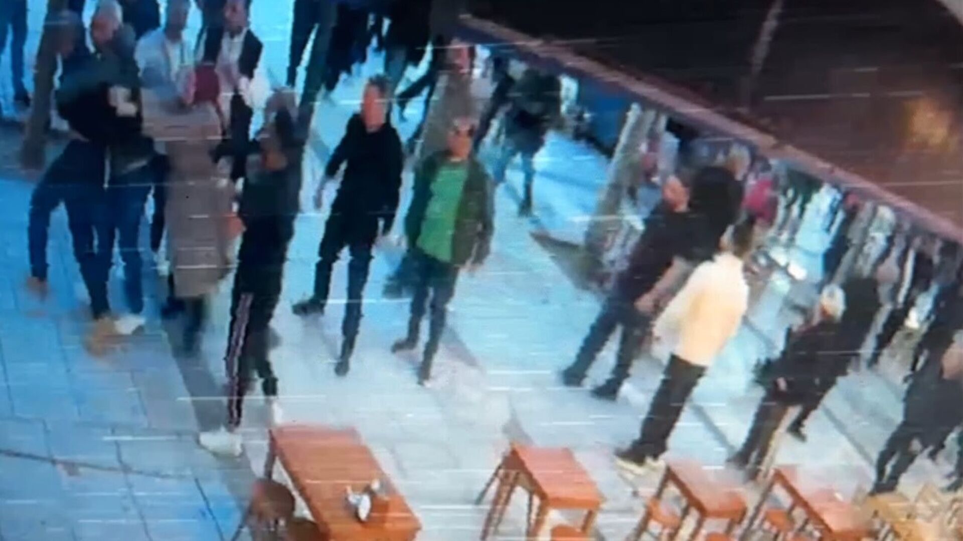 17 yaşındaki kız, yürürken darp edildi