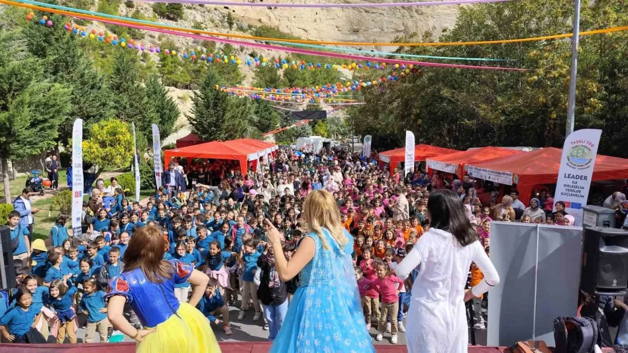 Ermenek Çocuk Şenliği’nden renkli görüntüler
