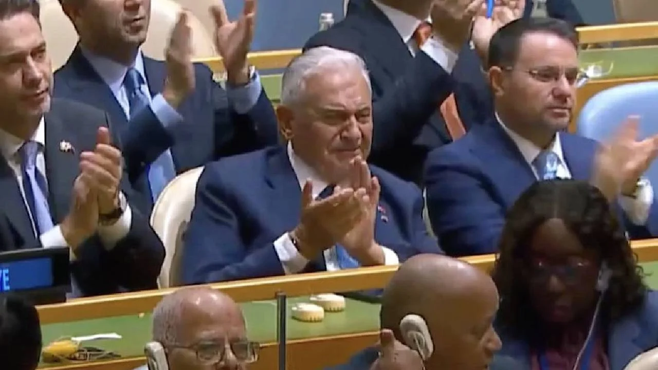 "Siz reisinize gözyaşları dökerken bakın BM'de neler oldu?"