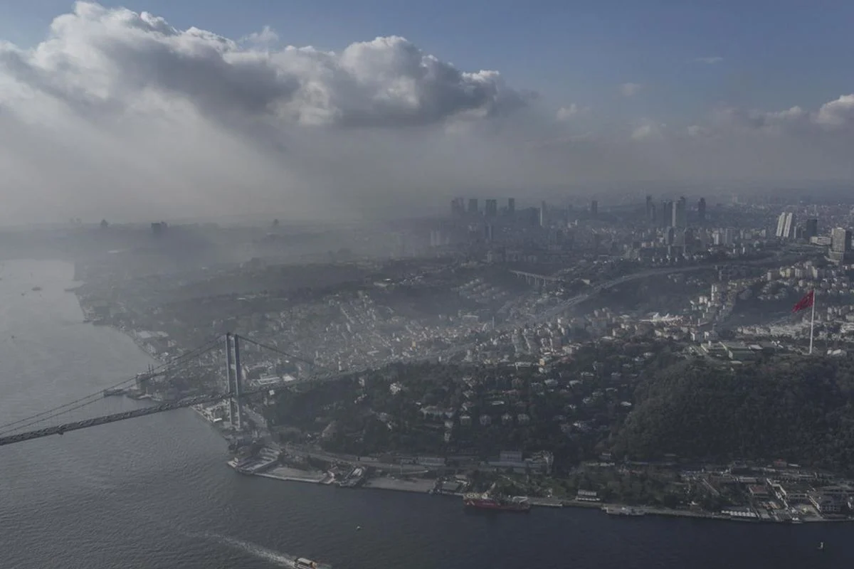 İstanbul’da cuma sürprizi! Sıcaklık sert düşecek, sağanak başlayacak
