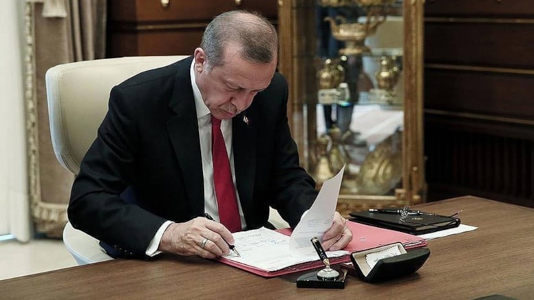 Erdoğan imzaladı: 13 bakanlık ve kurumda görev değişimi!