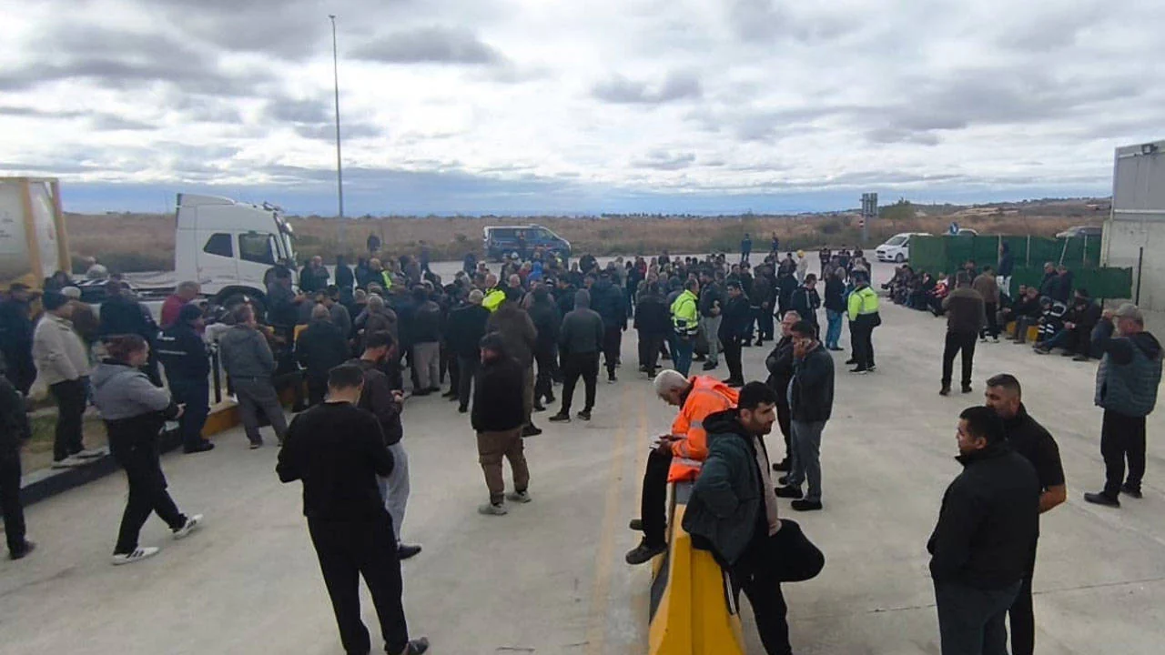TIR şoförleri sınır kapılarında eyleme geçti: İthalat ve ihracat durdurdu