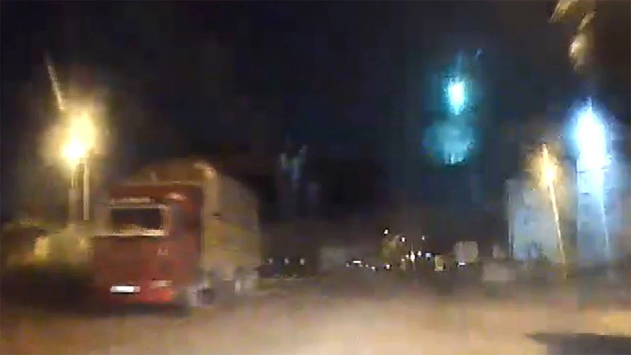İstanbul'da gök taşının geçiş anı kamerada