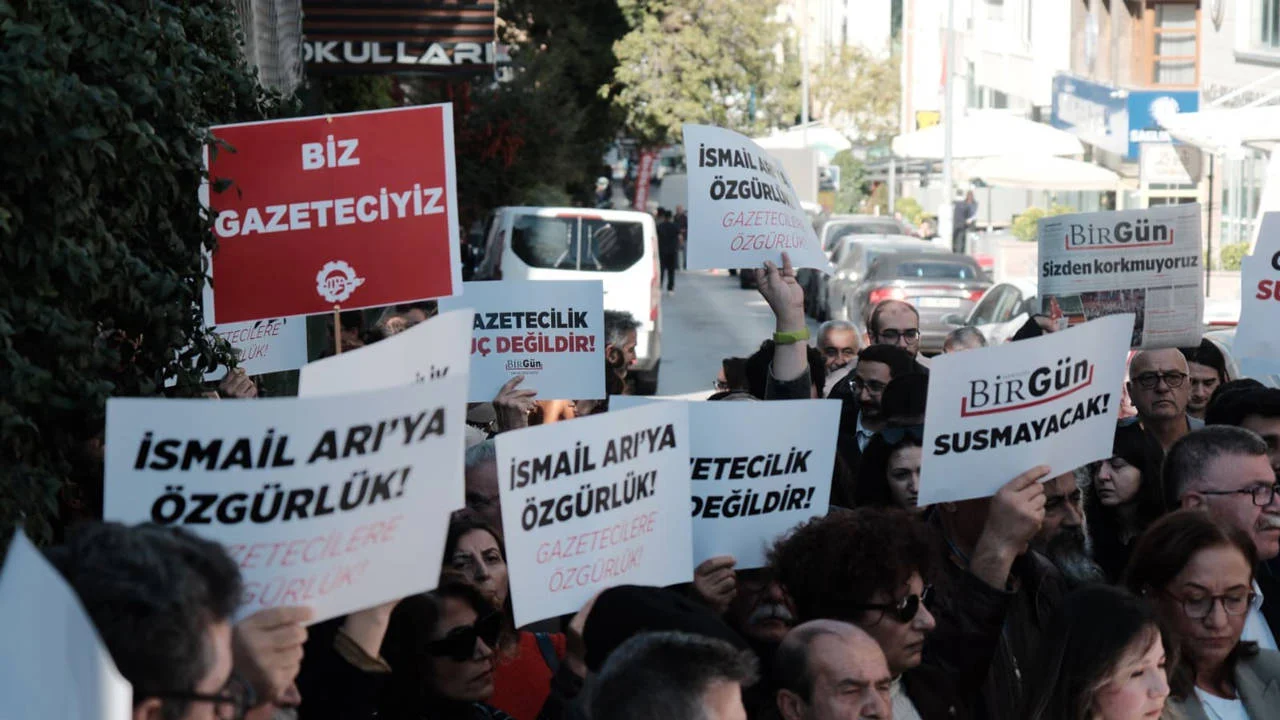 Özgürlüklerimizin peşinde sokaktayız