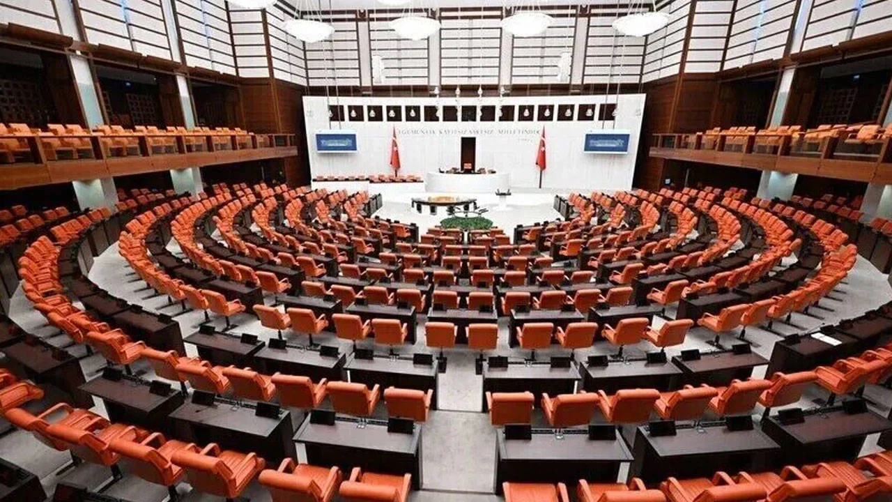 LGBTİ+ operasyonları TBMM gündeminde: "Aileyi korumak LGBTİ+ düşmanlığının gerekçesi olabilir mi?"