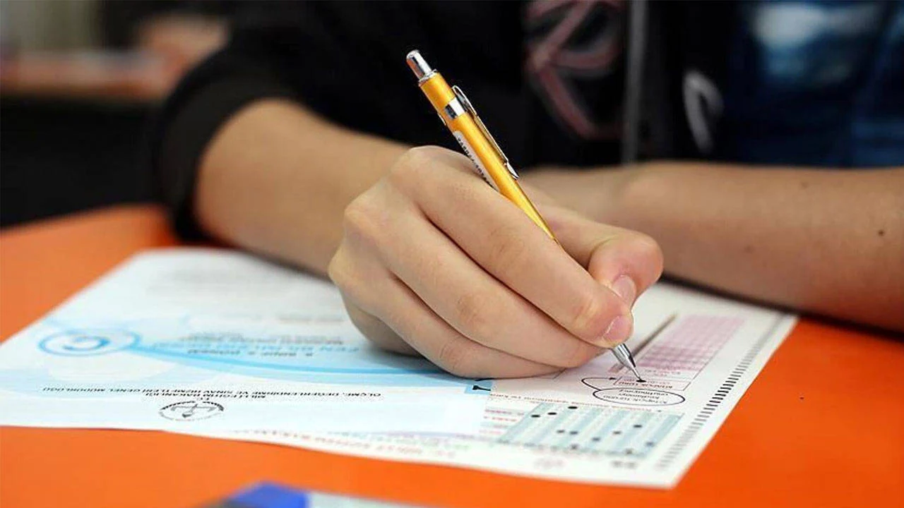Eğitim sisteminin 'Akademi' karnesi: Öğretmen adayları temel derslerde sınıfta kaldı