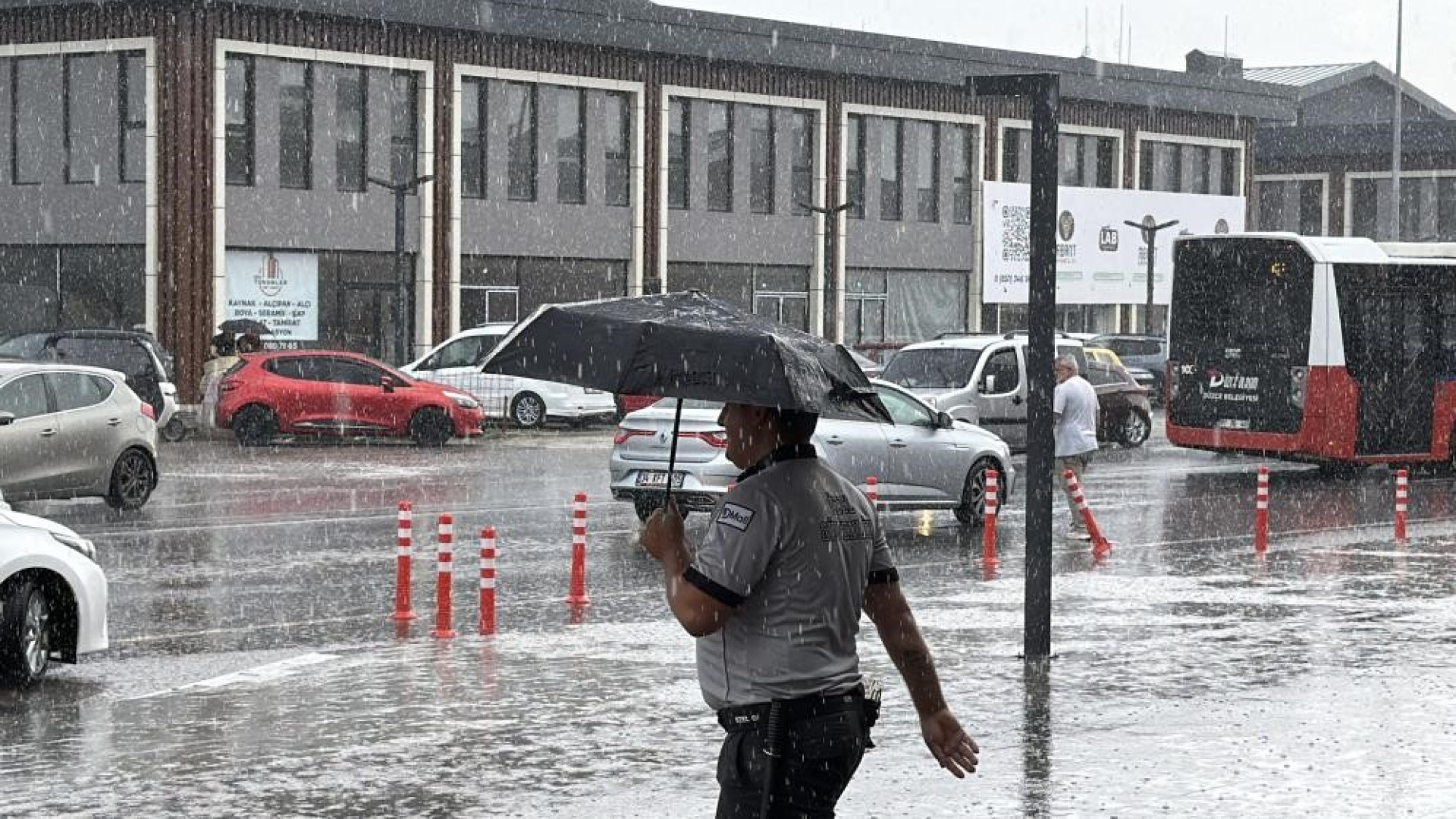 Yaz havası sürüyor, yağmur ve serinlik geliyor