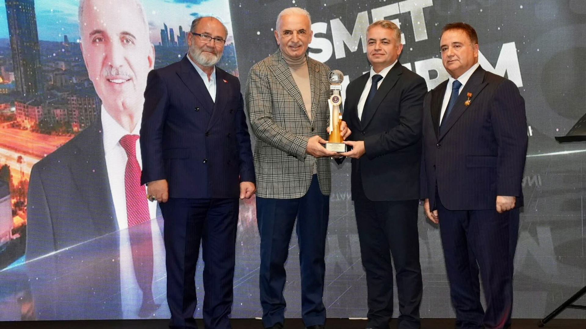 "İstanbul’da Yılın Belediye Başkanı" ödülünü aldı