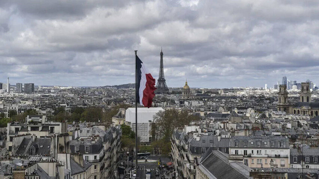 ABD'nin Paris Büyükelçiliği'nden haftasonu uyarısı