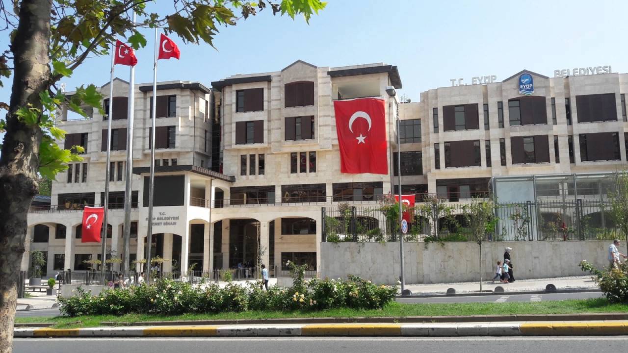 Eyüpsultan Belediyesi’nden açıklama: Başkanımız Özmen'i bir an önce aramızda göreceğimize inanıyoruz