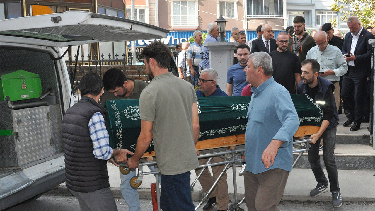 Manisa'daki trafik kazasında hayatını kaybeden 10 kişinin cenazesi Bursa'da defnedildi