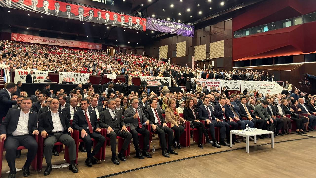 Özgür Çelik'ten mutlak butlan yönetimine: "Tarih hainleri affetmeyecek"