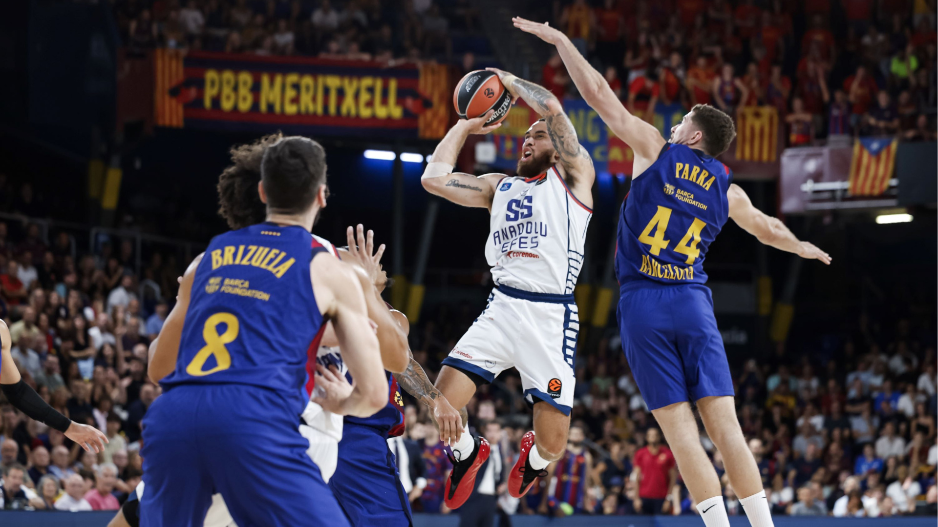 Anadolu Efes, Barça'ya mağlup!