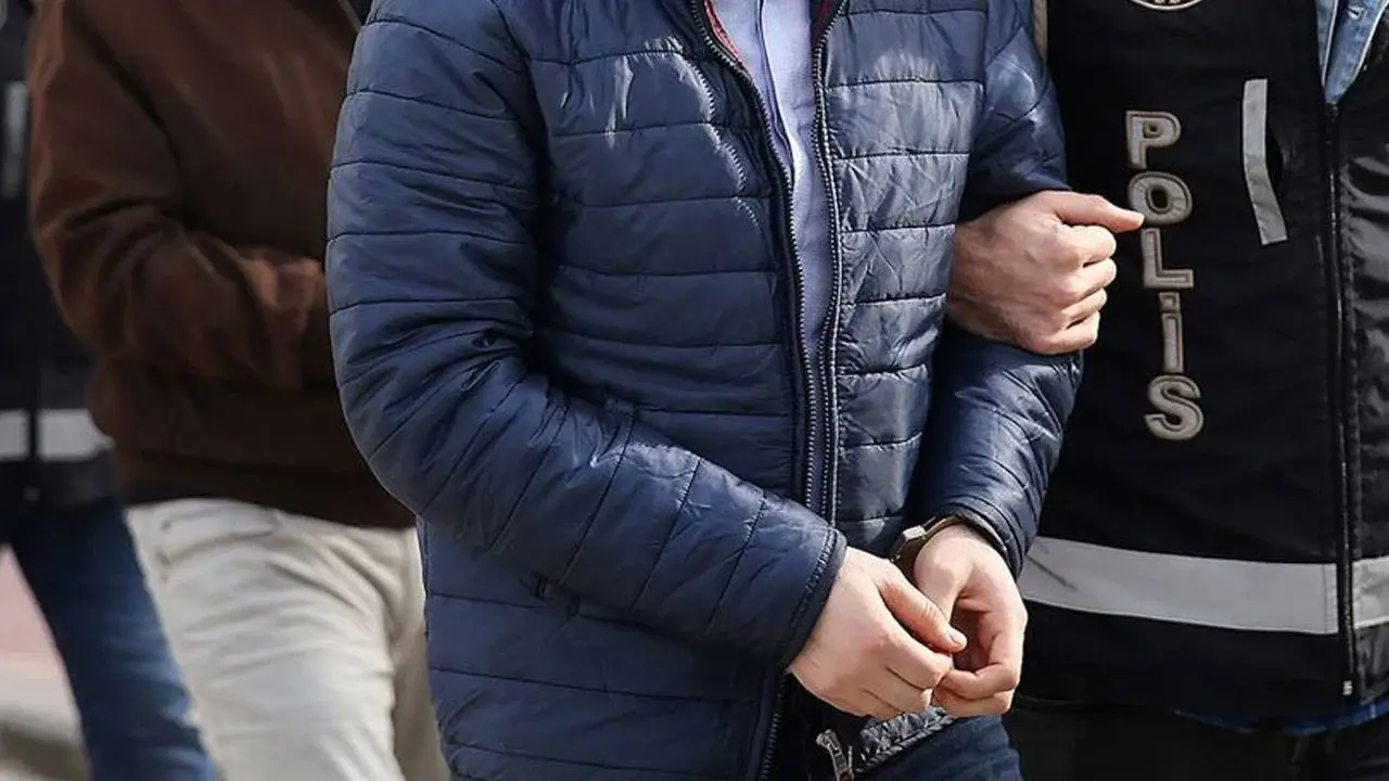 İstanbul merkezli 6 ilde FETÖ operasyonu: 5'i aktif kamu görevlisi 20 kişi gözaltına alındı