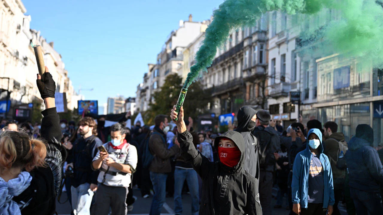 Belçika'da öğrenciler eğitim politikalarına karşı sokakta