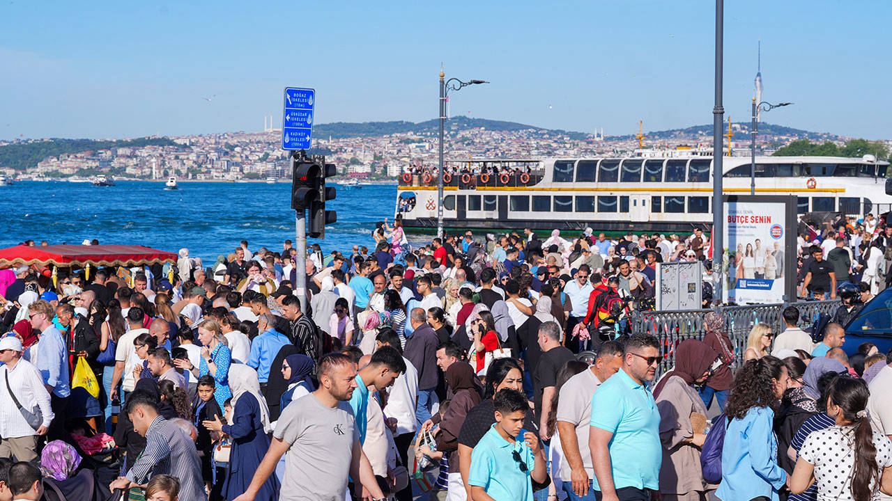 İstihdam artmıyor ama işsizlik dipte!