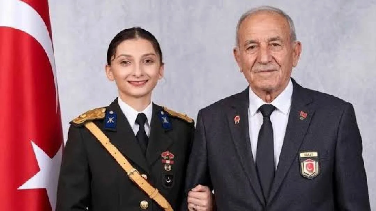 Mezuniyet töreni sonrasında TSK'den ihraç edilen Ebru Eroğlu'nun babası işten çıkarılmıştı: Şirketten açıklama geldi