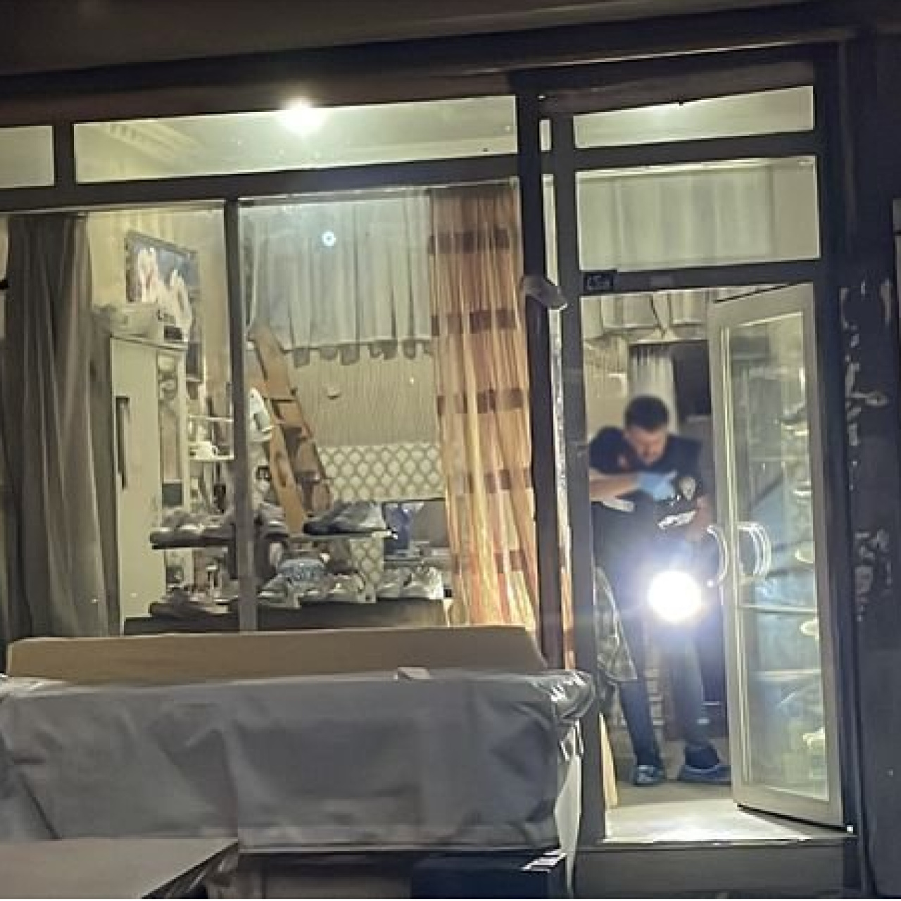 Ayakkabı dükkanında şüpheli ölüm