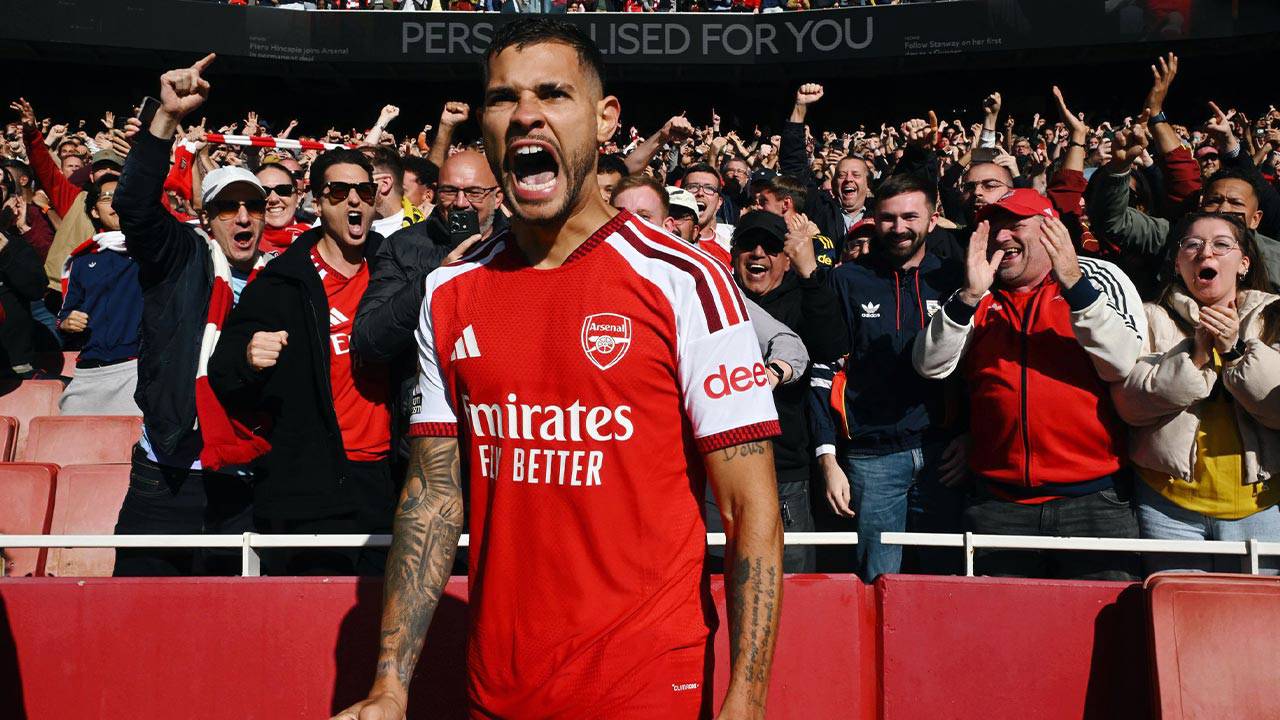 Arsenal geriye düştüğü maçtan üç puan çıkardı
