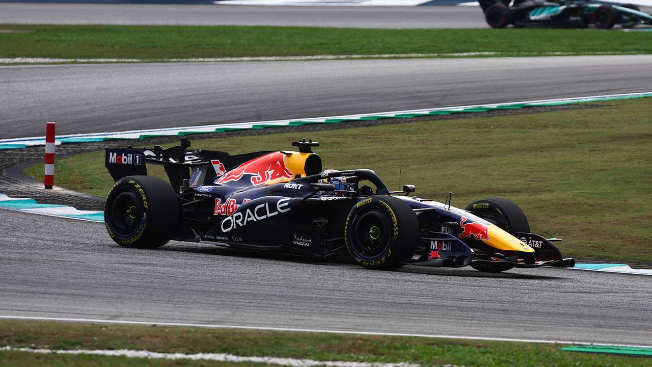 Max Verstappen sezonun ilk galibiyetini Malezya’da aldı