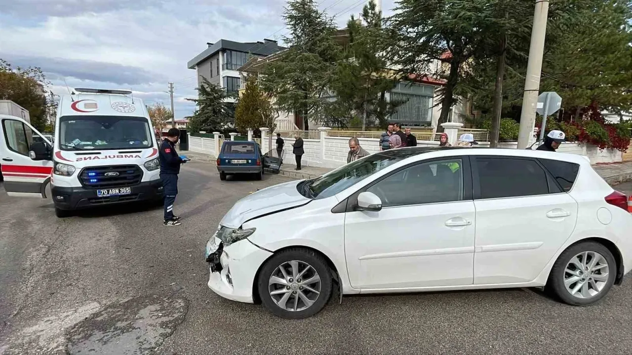 Karaman’da iki otomobil çarpıştı: 1 yaralı