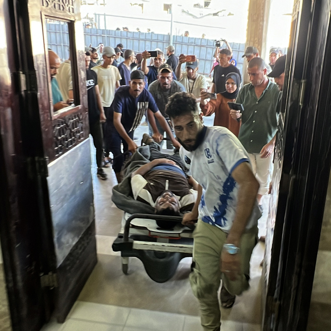 İsrail ateşi kesmiyor: 8 yaralı