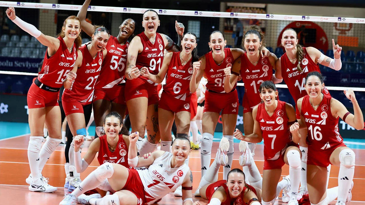 Kupa Voley’de Aras Kargo’dan Göztepe’ye set vermeden galibiyet