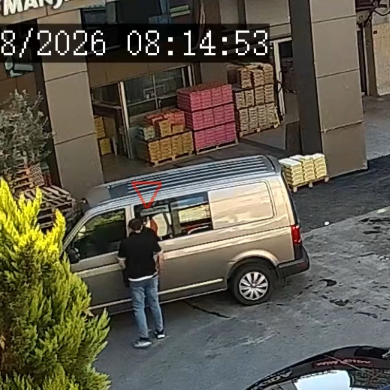 Sinyal kesici ile hırsızlık! Aracın kilitlenmesini engelledi!