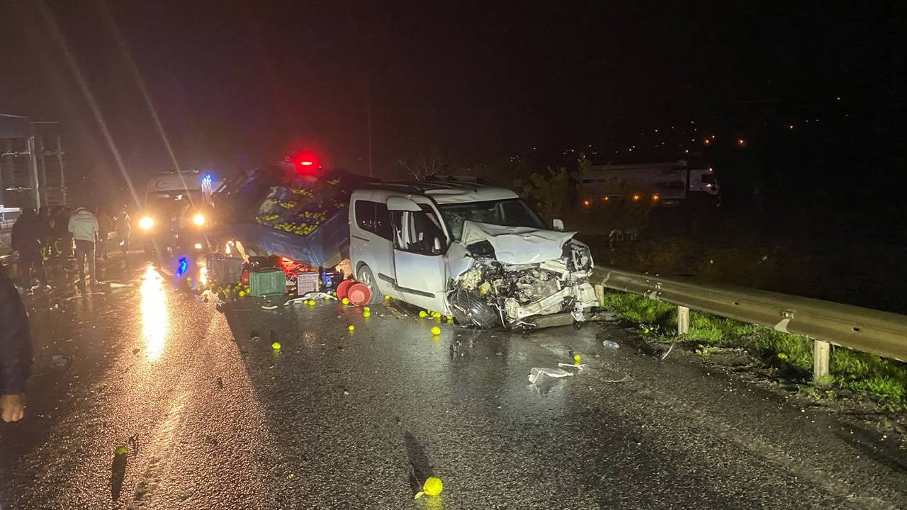 Sakarya'da zincirleme trafik kazası: AKP’li ilçe teşkilat başkanı ile bir yurttaş yaşamını yitirdi