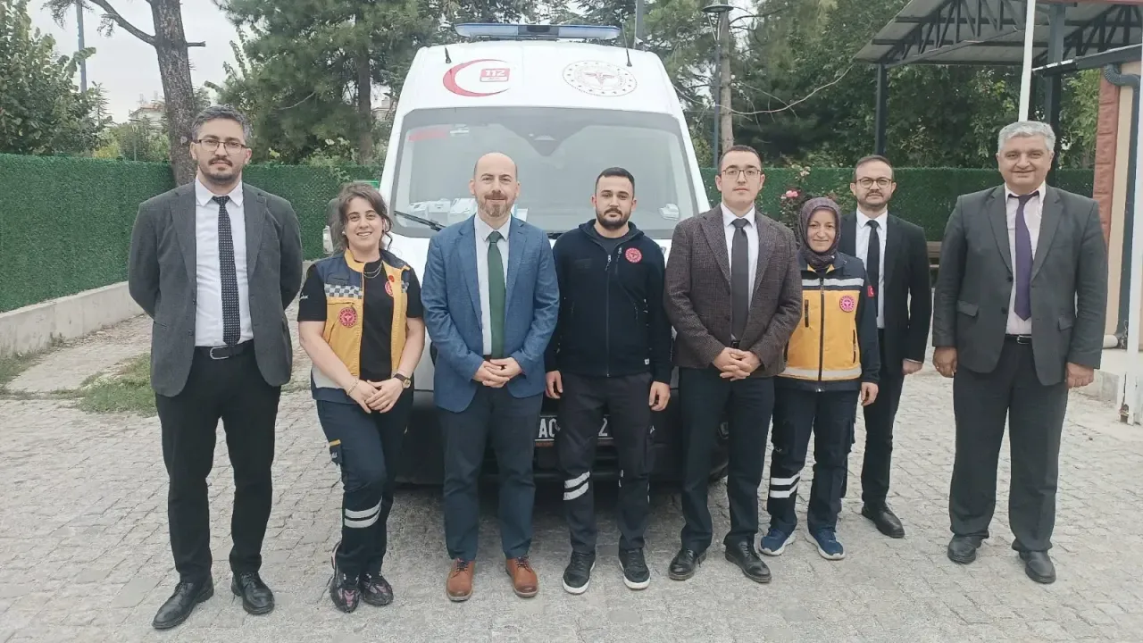 İl Müdürü Yurdakul, Aile Sağlığı Merkezi ve Acil Sağlık İstasyonu'nu Ziyaret Etti