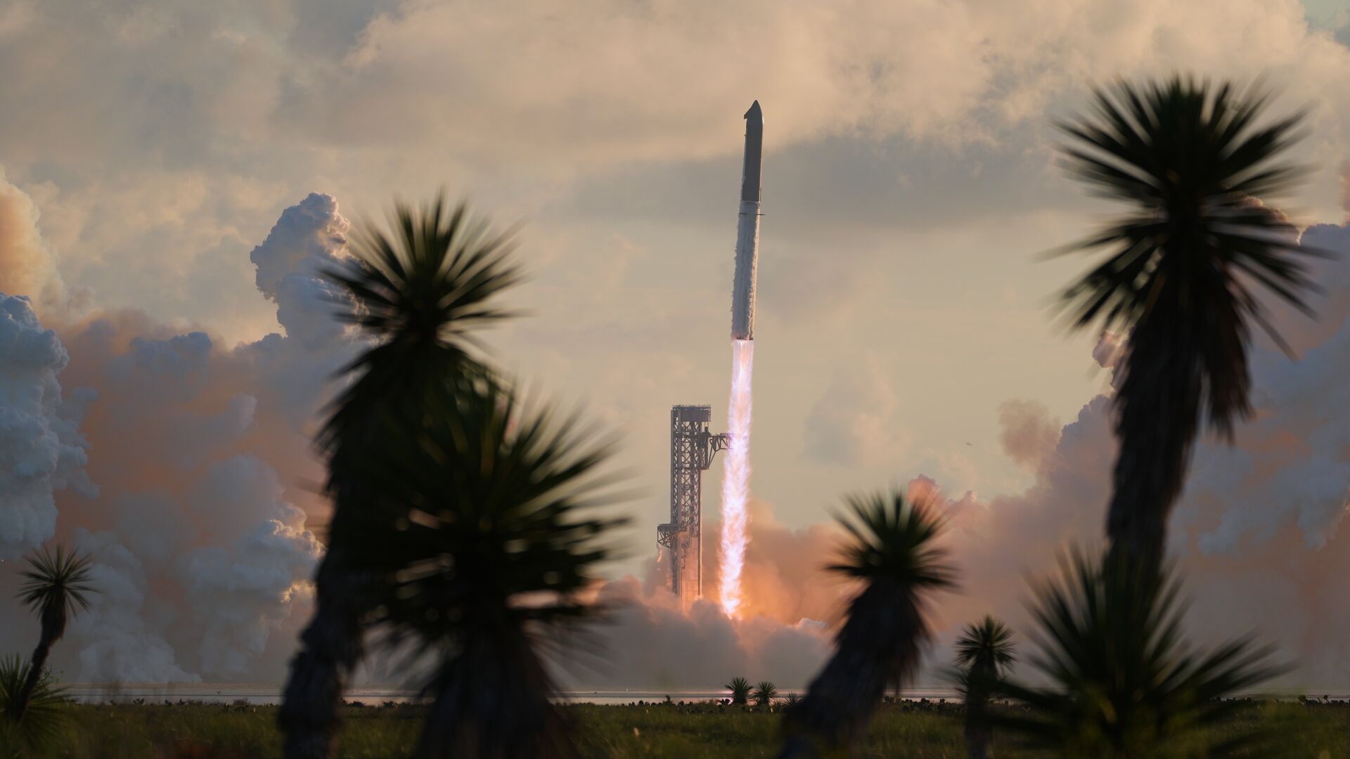 Elon Musk'ın dev roketi ilk kez yörüngeye ulaştı