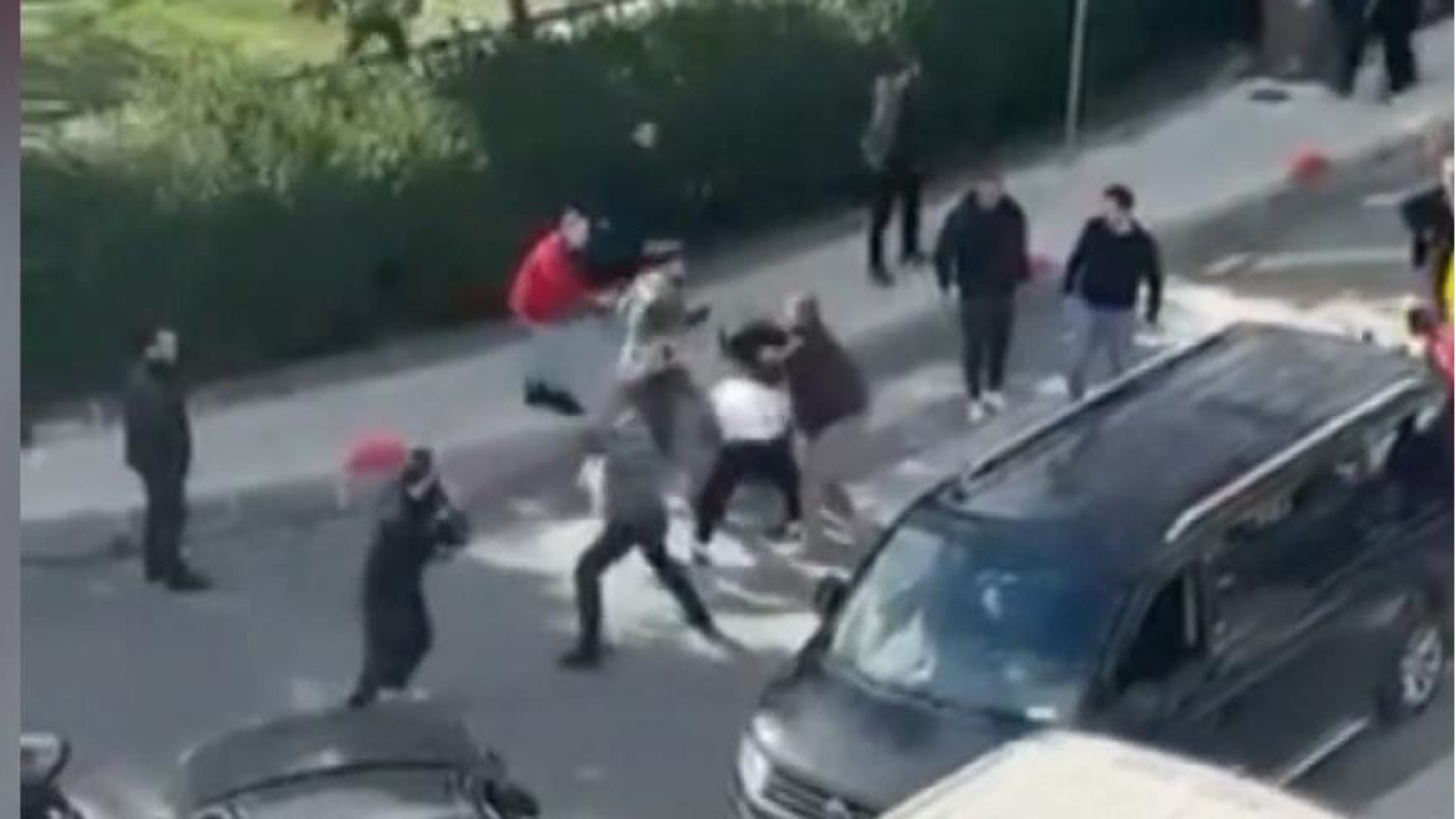 Yol verme kavgası caddeyi karıştırdı