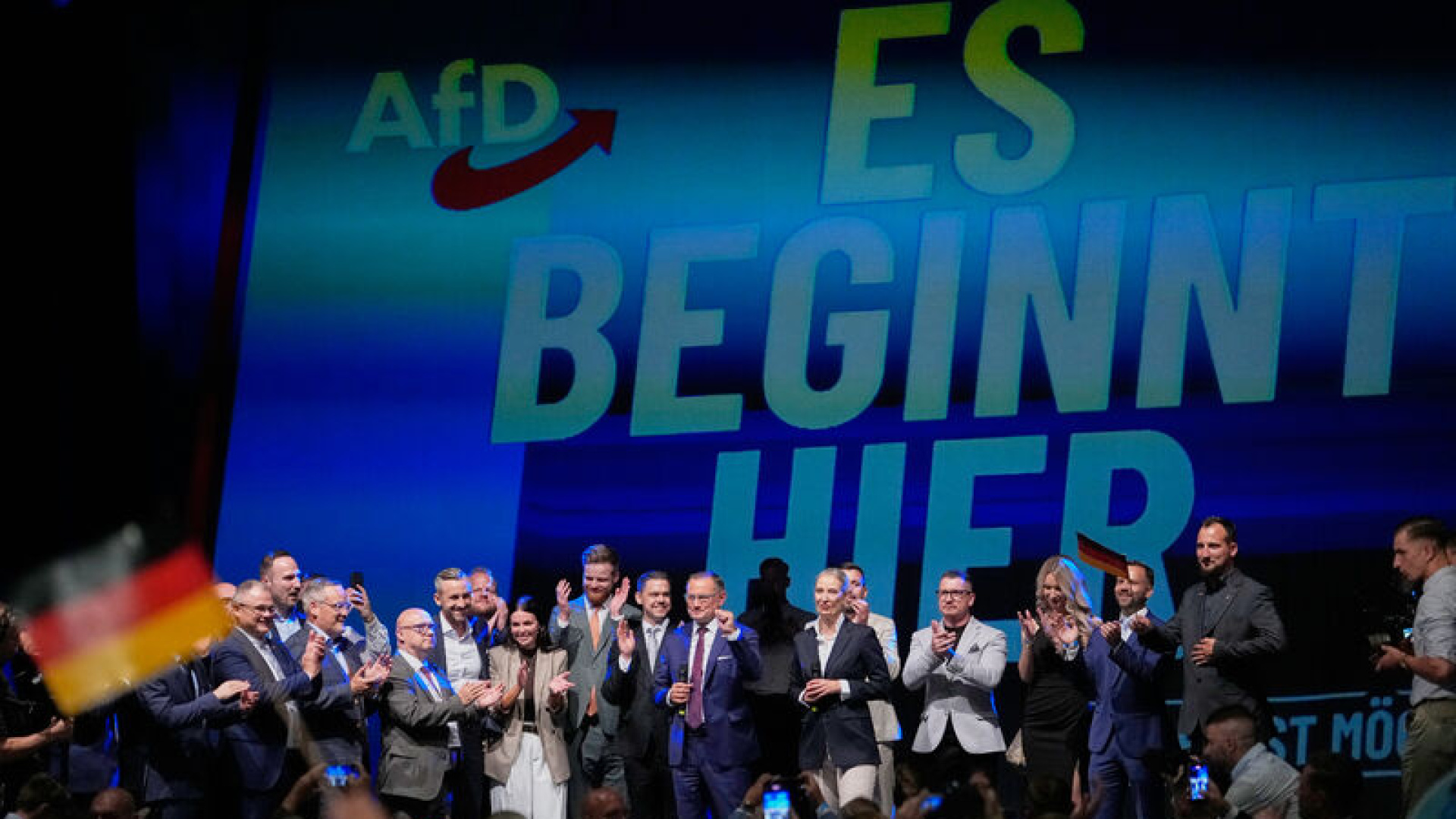 Almanya'da bir ilk: AfD'li politikacı meclis başkanı seçildi