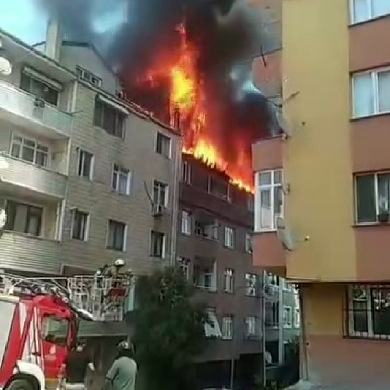 Gaziosmanpaşa’da çatı yangınında can kaybı